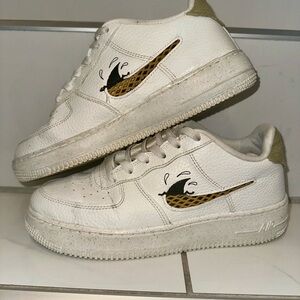 Nike Air Force 1 shark fin swoosh White Unisex Sneakers boy’s 6Y women’s size 8